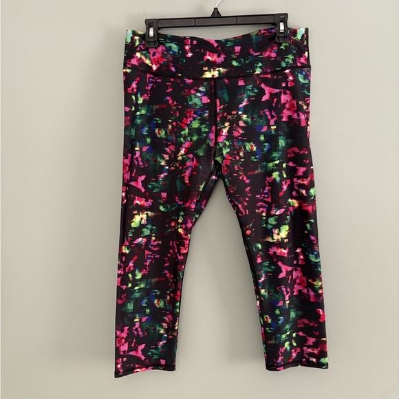 Fabletics Pants - Fabletics Define PowerHold Mid-Rise Capri Size L